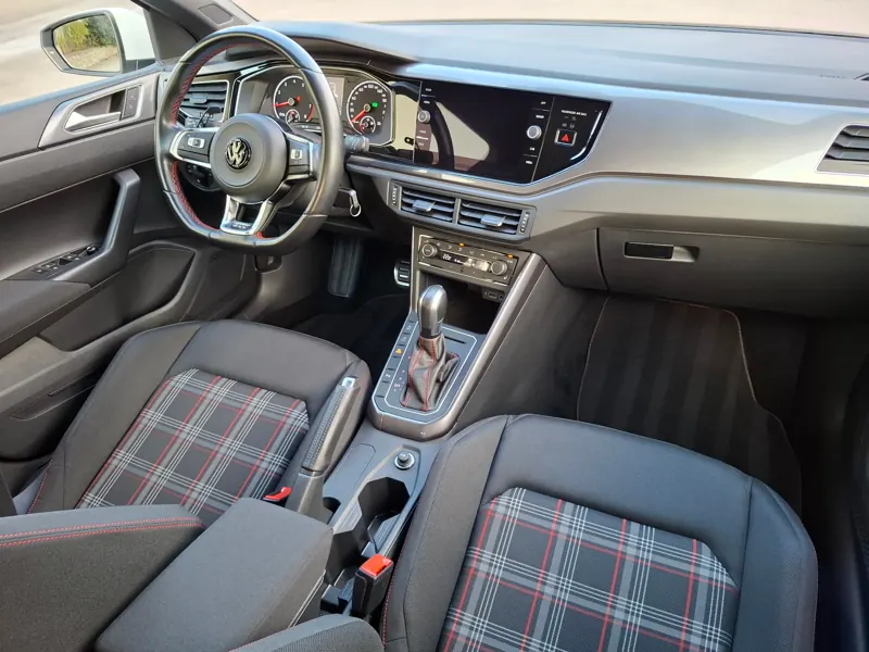 Sedeži Golf GTI po čiščenju