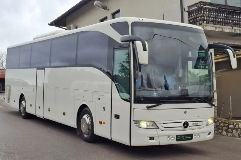 Turistični avtobus po zunanjem čiščenju