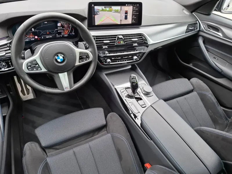 Notranjost BMW po globinskem čiščenju