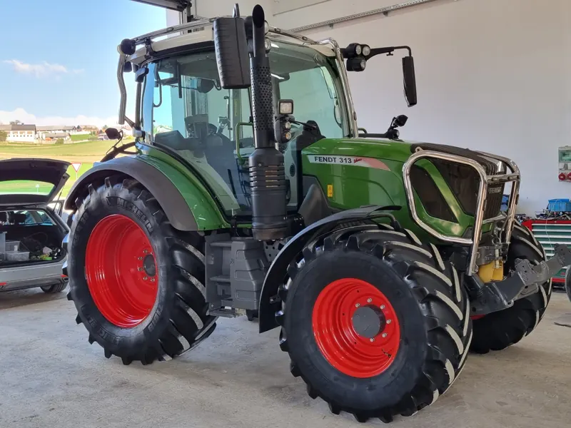 Traktor Fendt po poliranju