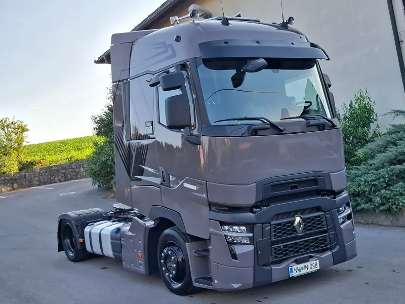 Tovornjak Renault po zunanjem čiščenju