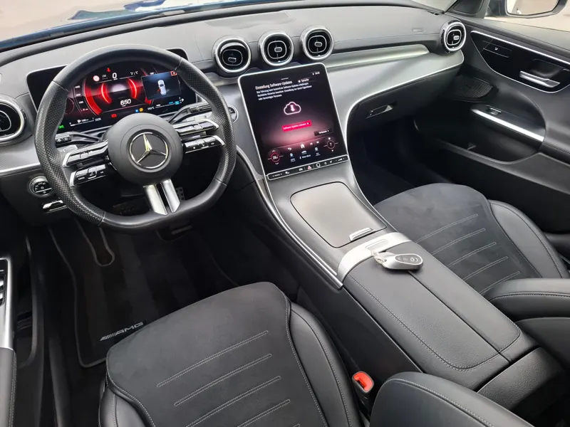 Notranjost Mercedes-Benz po čiščenju